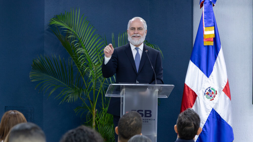 Superintendente de Bancos resalta fortaleza de la supervisión financiera y avances en protección a los usuarios