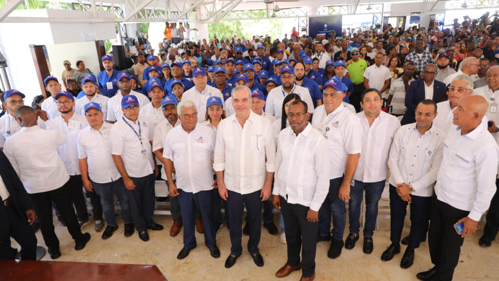 Presidente Abinader relanza proyecto para entregar 110,000 nuevos títulos de propiedad