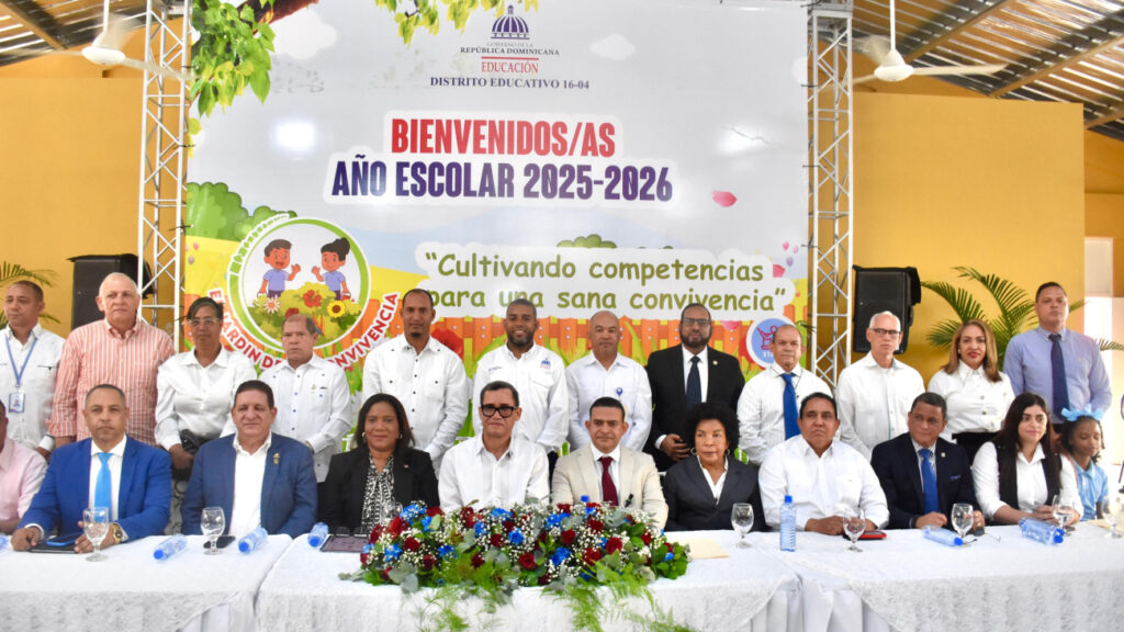 Ministro de Trabajo encabezó la apertura del año escolar 2025-2026 en Monseñor Nouel