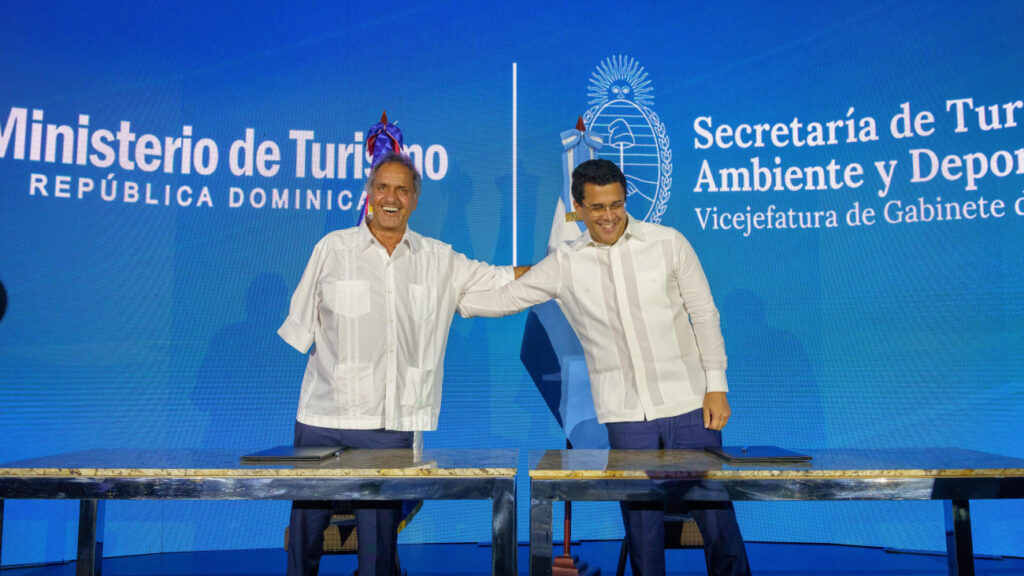 RD y Argentina firman acuerdo para fortalecer intercambio turístico