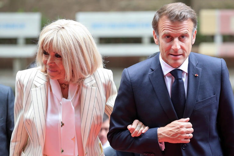 Emmanuel y Brigitte Macron presentarán pruebas científicas en la demanda por difamación