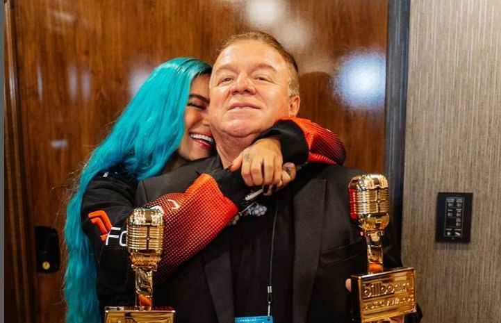 Karol G resalta el papel de su padre en su vida con un gesto musical