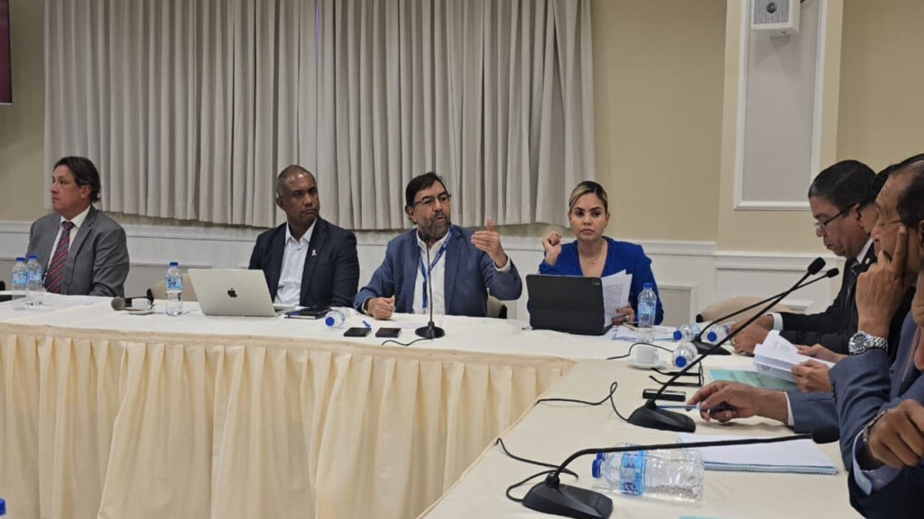 INDRHI propone diseñar un plan de manejo para proteger la laguna Rincón en Cabral