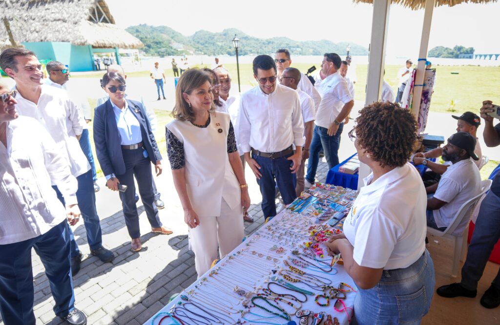 Vicepresidenta Raquel Peña inaugura primera etapa del puerto Samaná Bayport junto a Turismo y Apordom