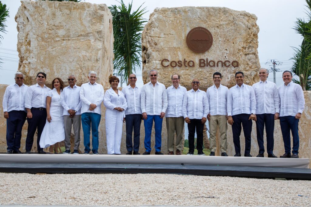 Presidente Abinader anuncia transformación integral de Boca Chica