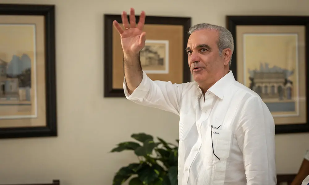 Abinader promulga ley de residuos sólidos